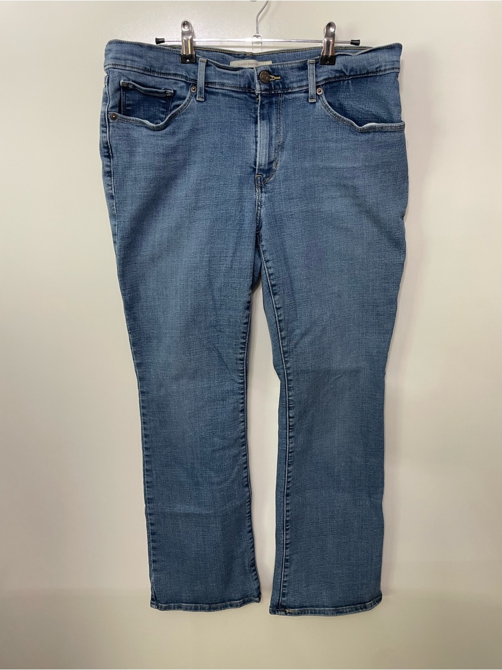 Levis Classic Bootcut Western Jeans Medium Blue Wash Women’s Denim Size 31